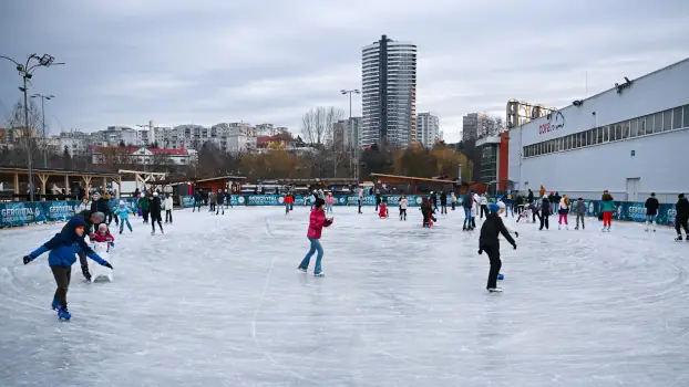Sezonul de iarnă 2025 la Patinoarul Fiesta Sport: Distracția pe gheață revine în Cluj!