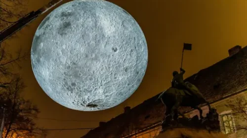 Museum of the Moon revine la Cluj