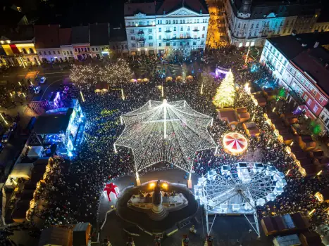 Târgul de Crăciun din Cluj-Napoca 2025: Piața Unirii devine din nou tărâmul sărbătorilor