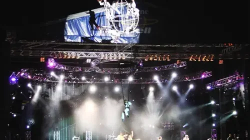 Acrobațiile spectaculoase la înălțime revin în Piața Unirii. WonderPuck aduce un nou show aerian la Cluj